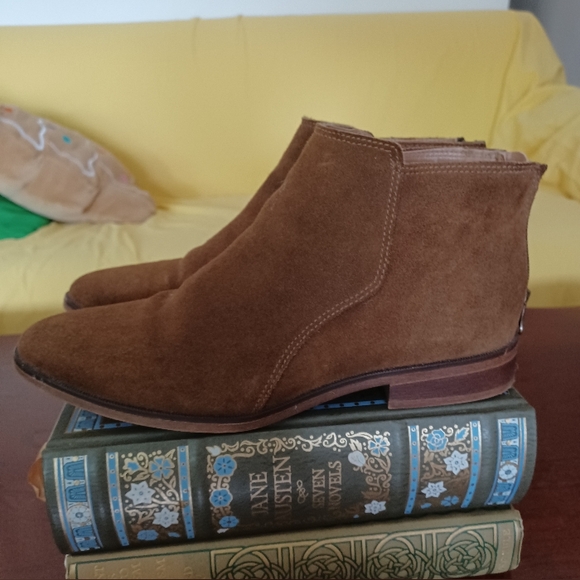 Brown suede ankle length Lord and taylor's women's boots - Picture 1 of 4